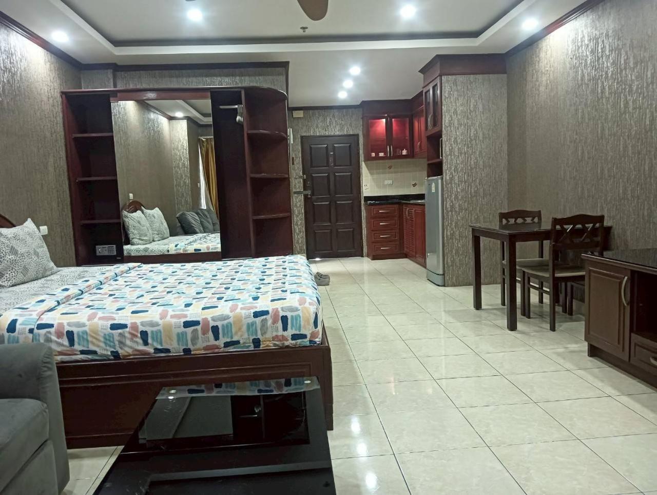 View Talay 6 Pattaya Beach By Anatolia Condo Suite Exterior photo