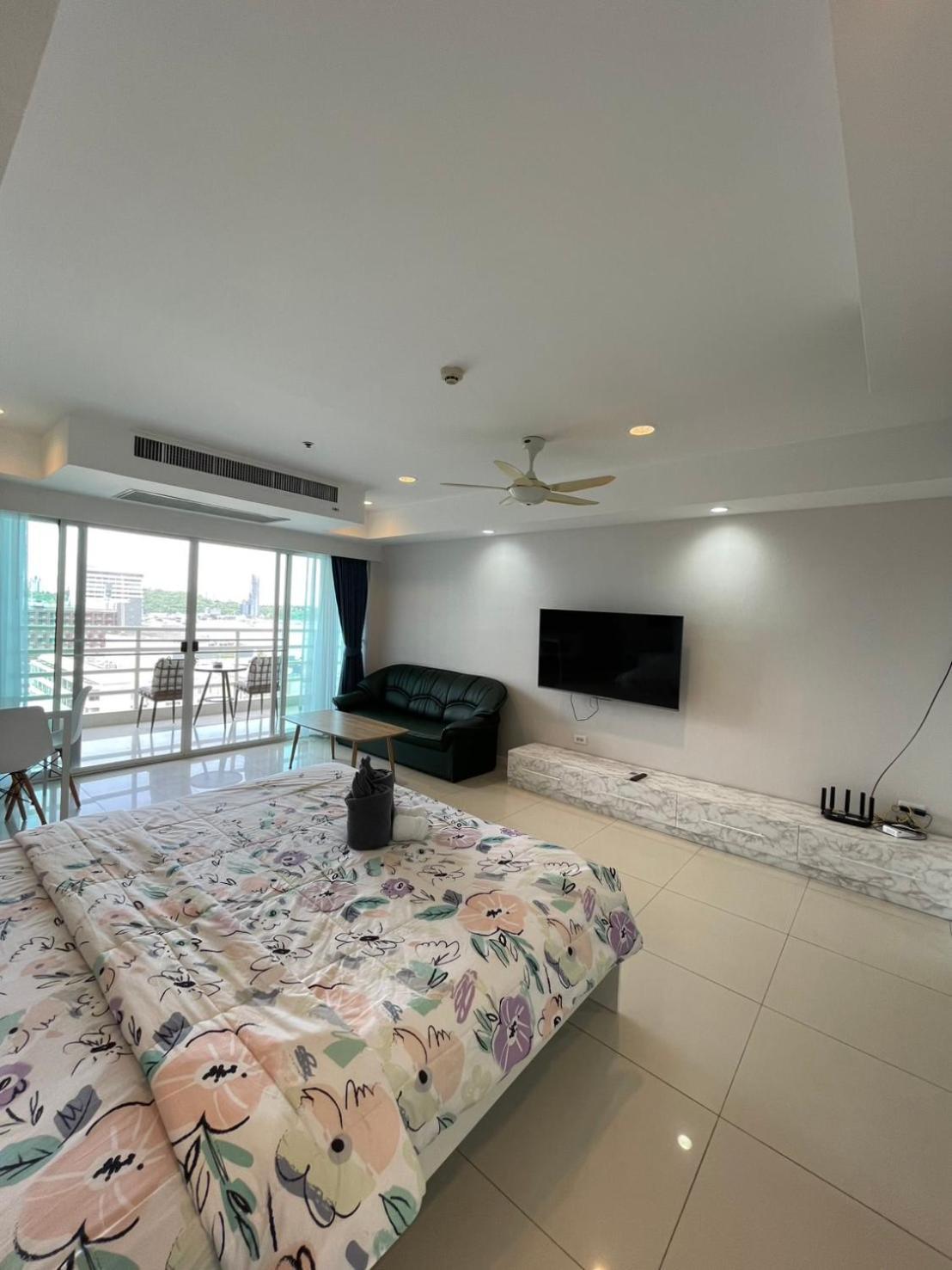 View Talay 6 Pattaya Beach By Anatolia Condo Suite Exterior photo